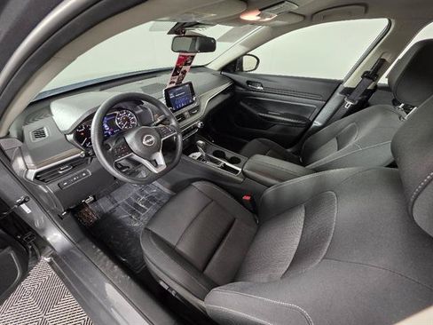 Used 2025 Nissan Altima 2.5 SV FWD image 26