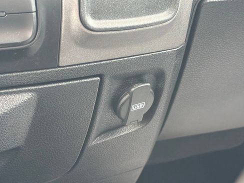 Used 2018 RAM 1500 Express AWD/4WD image 25
