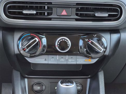 Used 2023 Hyundai Kona SEL image 5