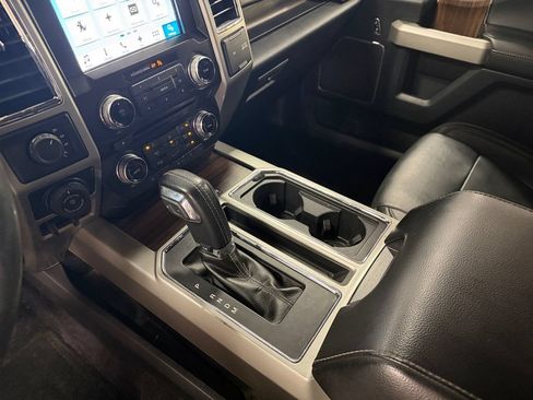 Used 2017 Ford F150 Lariat w/ Equipment Group 502A Luxury AWD/4WD image 31