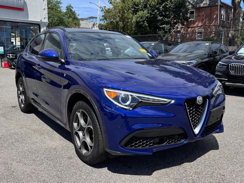 Used 2022 Alfa Romeo Stelvio Ti image 3