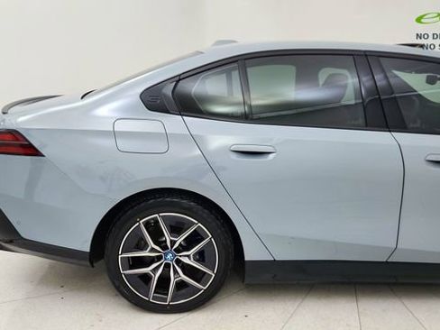 Used 2025 BMW i5 xDrive40 w/ M Sport Package AWD/4WD image 12