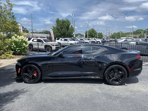 Used 2023 Chevrolet Camaro LT RWD image 5