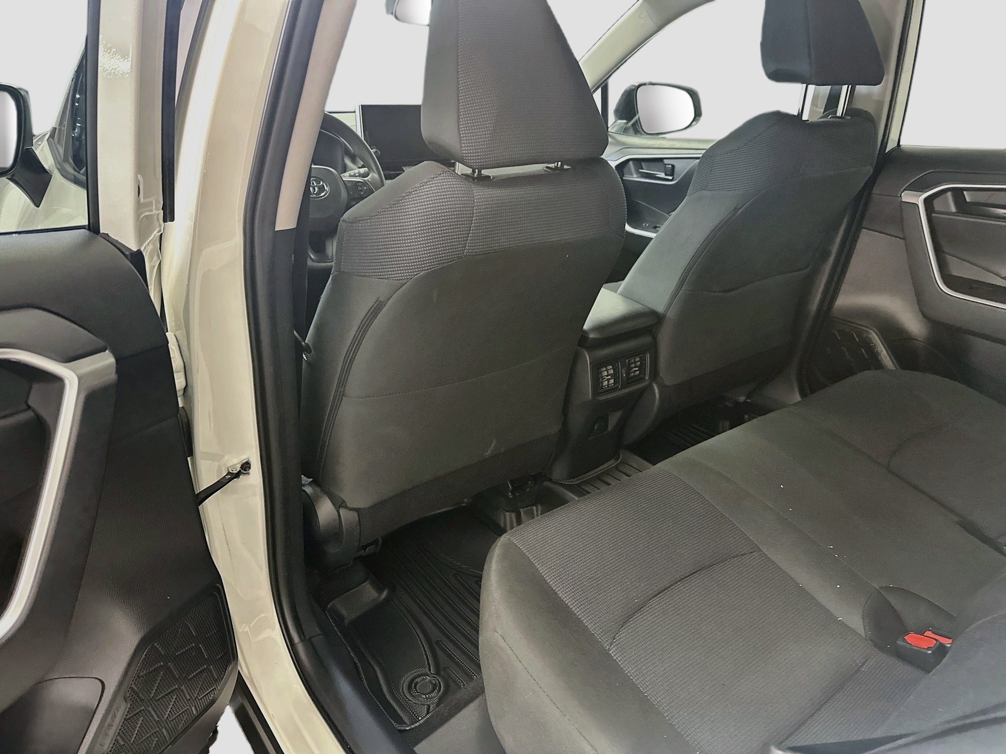 Used 2025 Toyota RAV4 LE AWD/4WD image 28