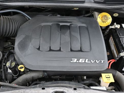 Used 2018 Dodge Grand Caravan SE w/ UConnect Hands-Free Group image 34