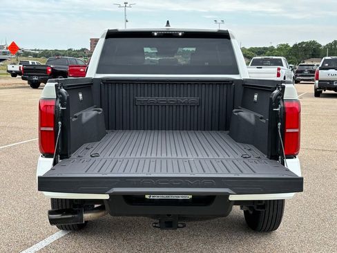 Used 2026 Toyota Tacoma SR5 AWD/4WD image 7