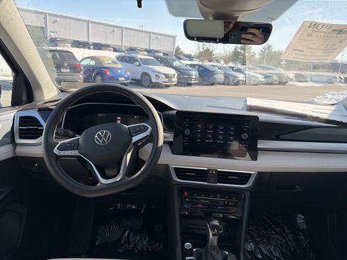 New 2026 Volkswagen Taos SE image 15