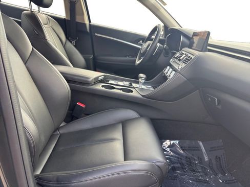 Used 2023 Genesis G70 2.0T image 15