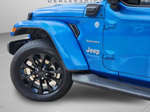 Used 2022 Jeep Wrangler Unlimited Sahara w/ Cold Weather Group AWD/4WD image 27