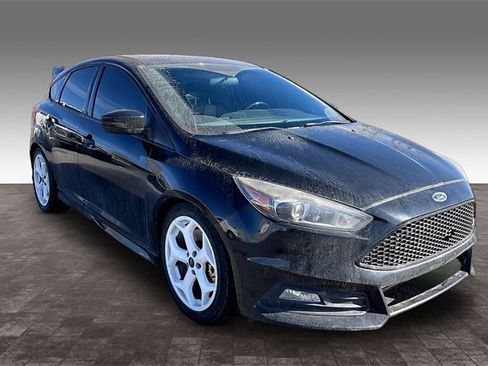 Used 2016 Ford Focus ST w/ Equipment Group 402A image 2