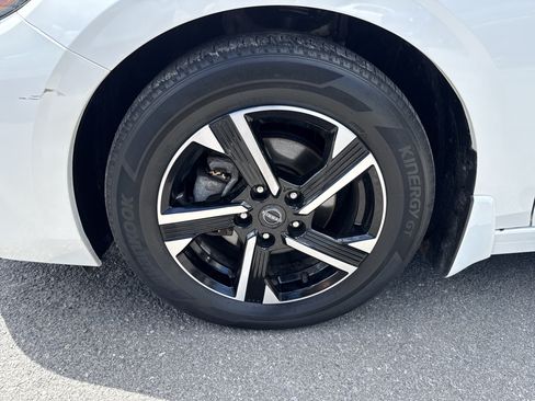 Used 2024 Nissan Sentra SV FWD image 11