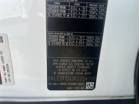 Certified 2024 Land Rover Defender 130 X-Dynamic SE image 20