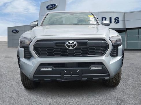 Used 2024 Toyota Tacoma TRD Off-Road image 2