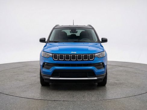 Used 2025 Jeep Compass Limited AWD/4WD image 2