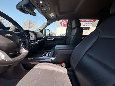 Used 2024 Chevrolet Silverado 2500 LTZ w/ LTZ Premium Package AWD/4WD image 9