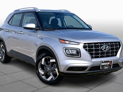 Certified 2025 Hyundai Venue SEL image 3