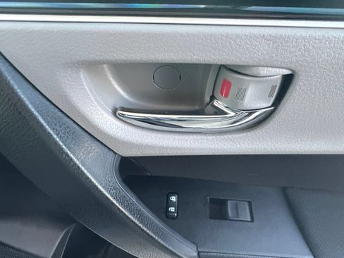 Used 2019 Toyota Corolla LE FWD image 18