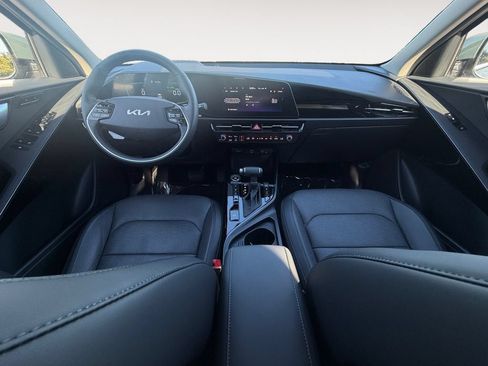 Used 2025 Kia Niro FWD image 12