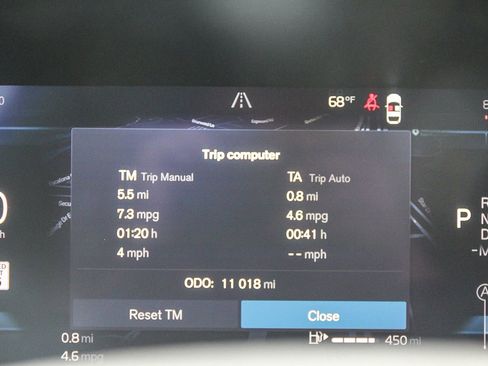 Used 2025 Volvo XC40 B5 Plus image 27