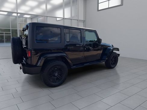 Used 2017 Jeep Wrangler Unlimited Sahara AWD/4WD image 8