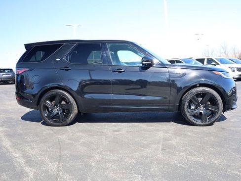 Used 2024 Land Rover Discovery Dynamic SE image 3