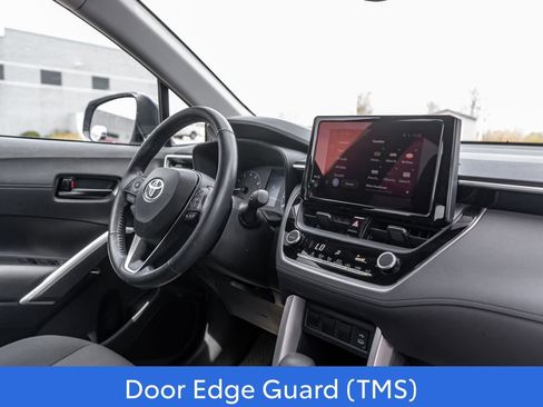 Used 2023 Toyota Corolla Cross LE AWD/4WD image 11