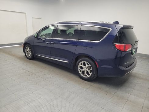 Used 2017 Chrysler Pacifica Limited FWD image 3