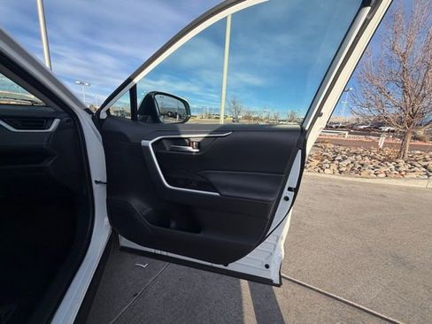 Used 2025 Toyota RAV4 XLE image 27