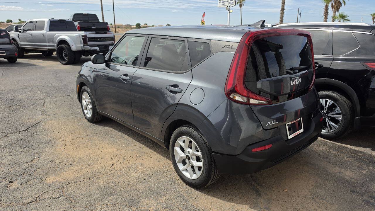 Used 2022 Kia Soul LX w/ Technology Package FWD image 5