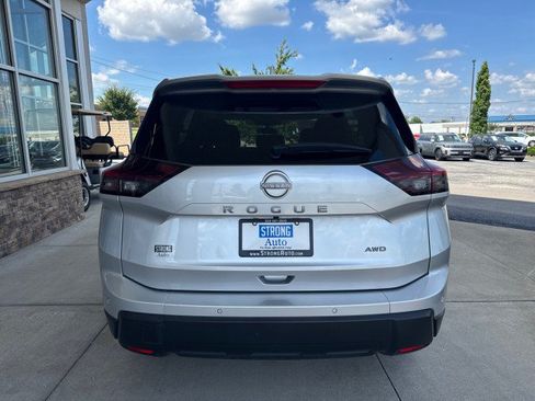 Used 2025 Nissan Rogue SV AWD/4WD image 4