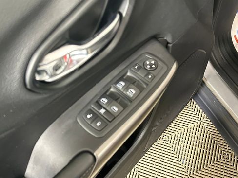 Used 2021 Jeep Cherokee Latitude Lux image 16