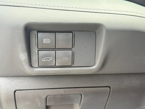 Used 2021 Toyota Highlander XLE AWD/4WD image 21