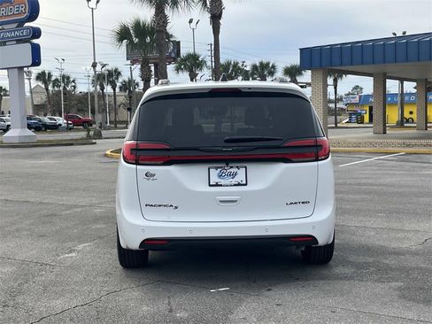 New 2026 Chrysler Pacifica Limited image 4