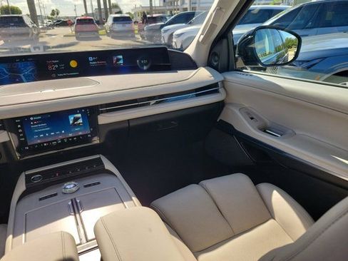 Certified 2025 Lincoln Navigator Reserve AWD/4WD image 25