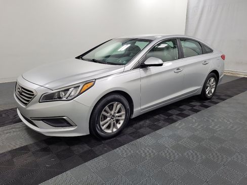 Used 2016 Hyundai Sonata SE FWD image 2