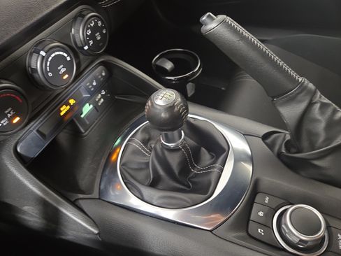 Used 2022 MAZDA MX-5 Miata Club RWD image 22