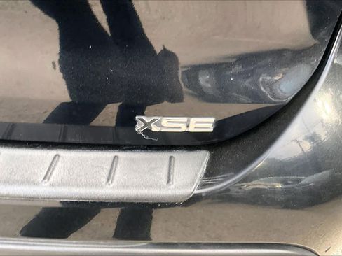 Used 2023 Toyota Highlander XSE FWD image 10
