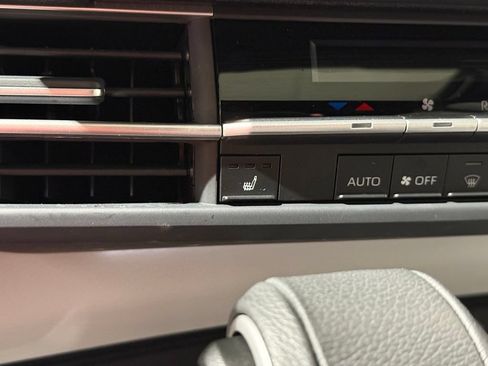 Used 2025 Toyota Sienna XSE w/ XSE Plus Package AWD/4WD image 33