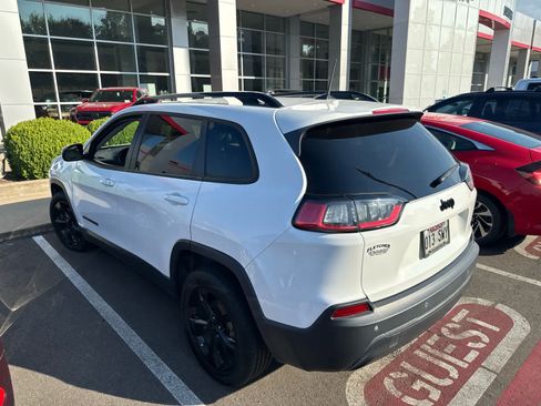Used 2020 Jeep Cherokee Latitude Plus FWD image 3