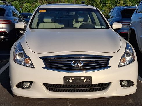Used 2015 INFINITI Q40 AWD w/ Moonroof Package image 3