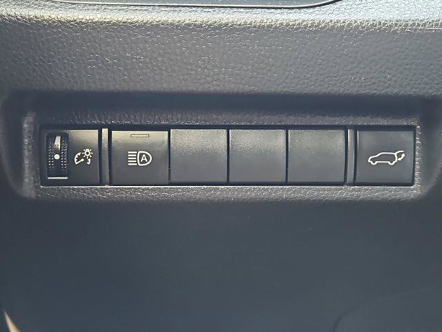 Used 2022 Toyota RAV4 XLE w/ Convenience Package AWD/4WD image 17
