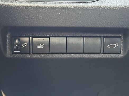 Used 2022 Toyota RAV4 XLE w/ Convenience Package AWD/4WD image 17