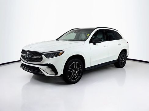 Used 2023 Mercedes-Benz GLC 300 4MATIC image 3