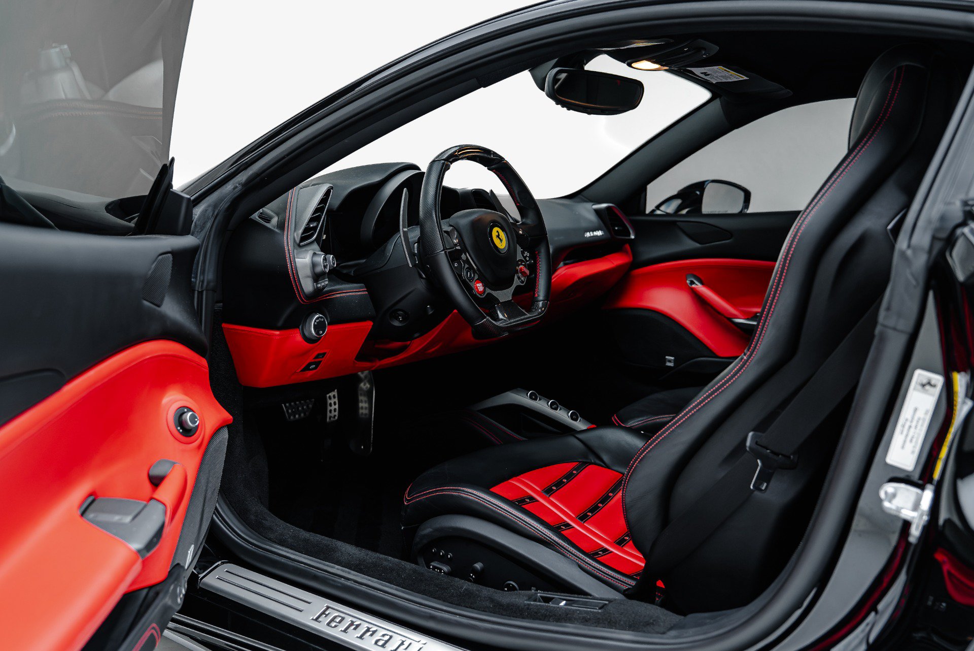 Used 2016 Ferrari 488 GTB RWD image 3