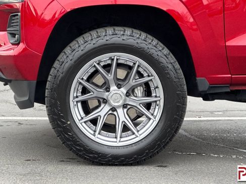 Used 2024 Chevrolet Colorado LT w/ LT Convenience Package III image 34