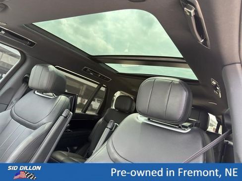 Used 2025 Land Rover Range Rover Long Wheelbase SE AWD/4WD image 16