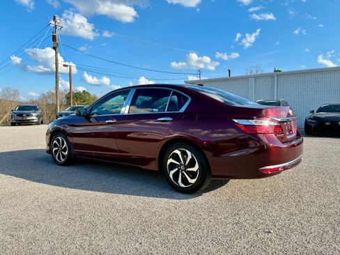 Used 2017 Honda Accord EX-L image 5