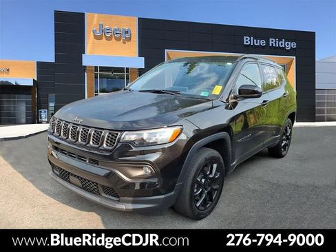 Used 2026 Jeep Compass Latitude AWD/4WD image 1