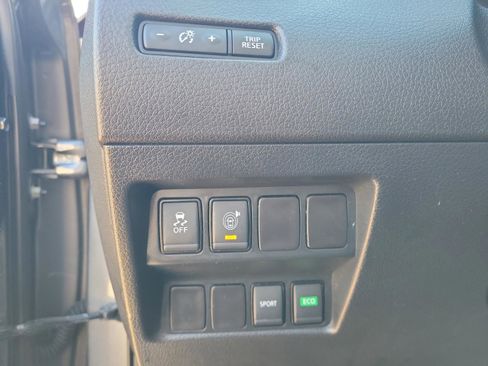 Certified 2017 Nissan Rogue SV image 24