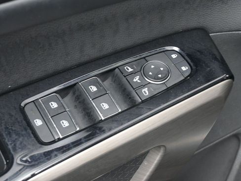 Used 2022 Nissan Pathfinder Platinum w/ Cargo Package image 13